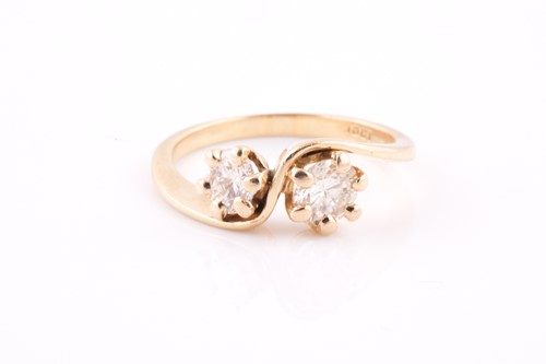Lot 423 - An 18ct yellow gold and diamond crossover ring,...