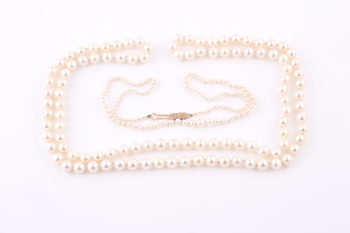 Lot 408 - A graduated pearl necklace, the pearls ranging...