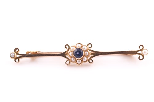 Lot 104 - A 15ct yellow gold, sapphire, and pearl bar...