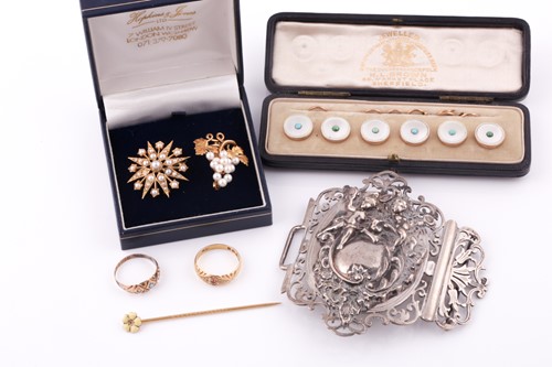 Lot 388 - A group of jewellery items, to include a 9ct...