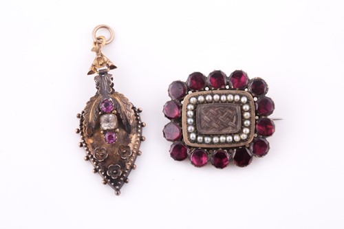Lot 396 - A Victorian yellow gold, garnet, and pearl...