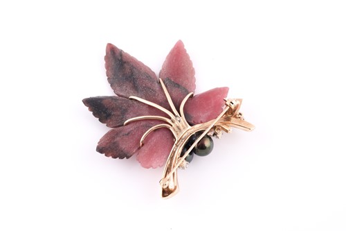 Lot 65 - Carved rhodonite maple leaf brooch, the...