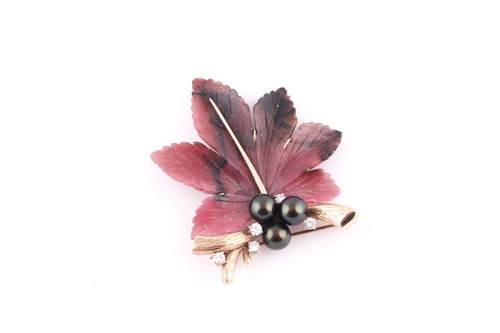 Lot 65 - Carved rhodonite maple leaf brooch, the...
