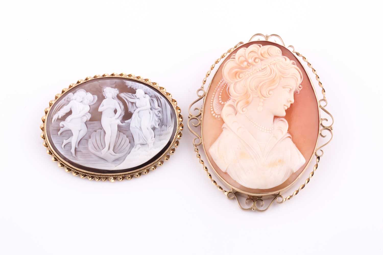 Lot 231 - A 9ct yellow gold cameo brooch, decorated with...