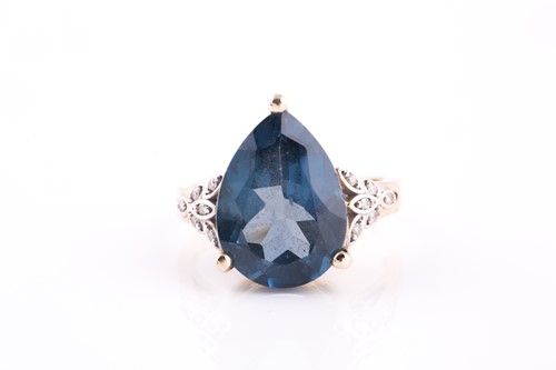 Lot 386 - A 9ct yellow gold and blue topaz dress ring,...