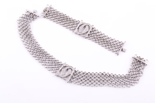 Lot 306 - An 18ct white gold and diamodn necklce,...