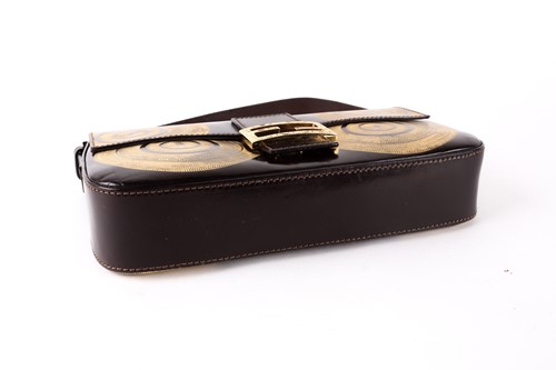 Lot 489 - A Fendi Baguette lady's handbag in brown...