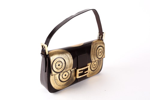 Lot 489 - A Fendi Baguette lady's handbag in brown...