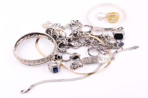 Lot 341 - A group of silver and white metal jewellery...