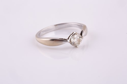 Lot 41 - An 18ct white gold and solitaire diamond ring,...