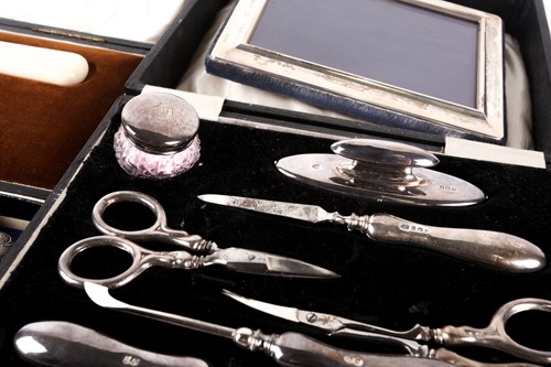 Lot 526 - A cased pair of 1930s silver bladed fish...