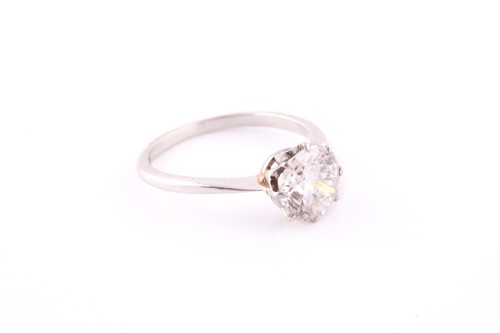 Lot 335 - A diamond single-stone ring The old...
