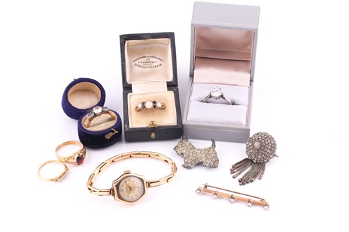 Lot 370 - A collection of jewellery and paste jewellery...