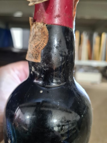 Lot 285 - A bottle of 1953 Reserva Boal Madeira,...