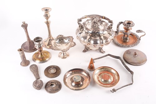 Lot 819 - A small collection of scrap silver items and...