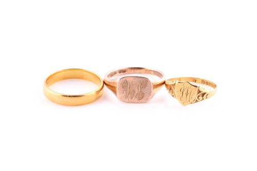 Lot 427 - A 22 carat gold wedding band; size T; 5.54...