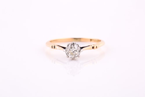 Lot 681 - A single stone diamond ring; the old brilliant...