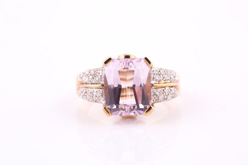 Lot 621 - A kunzite and diamond dress ring The 9ct...