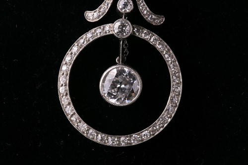 Lot 556 - A Belle Epoque diamond pendant necklace...