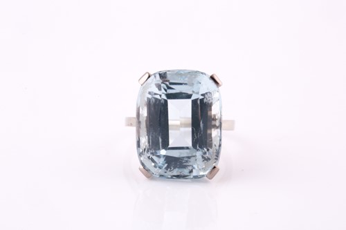 Lot 626 - An aquamarine single-stone ring The fancy...