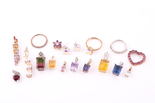 Lot 525 - A collection of gem-set rings and pendants...