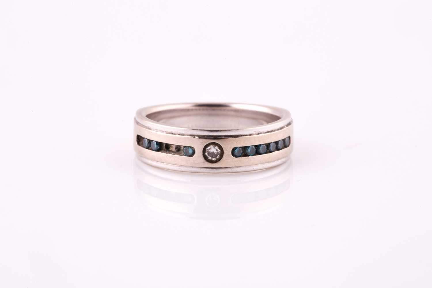 Lot 470 - A diamond and blue diamond ring The 14ct white...