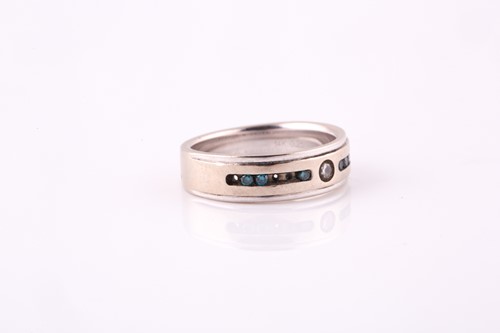 Lot 470 - A diamond and blue diamond ring The 14ct white...