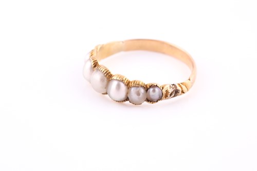 Lot 676 - A Georgian pearl ring Set to the front with...