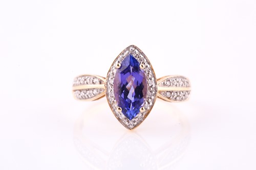 Lot 537 - A tanzanite and diamond ring The raised...