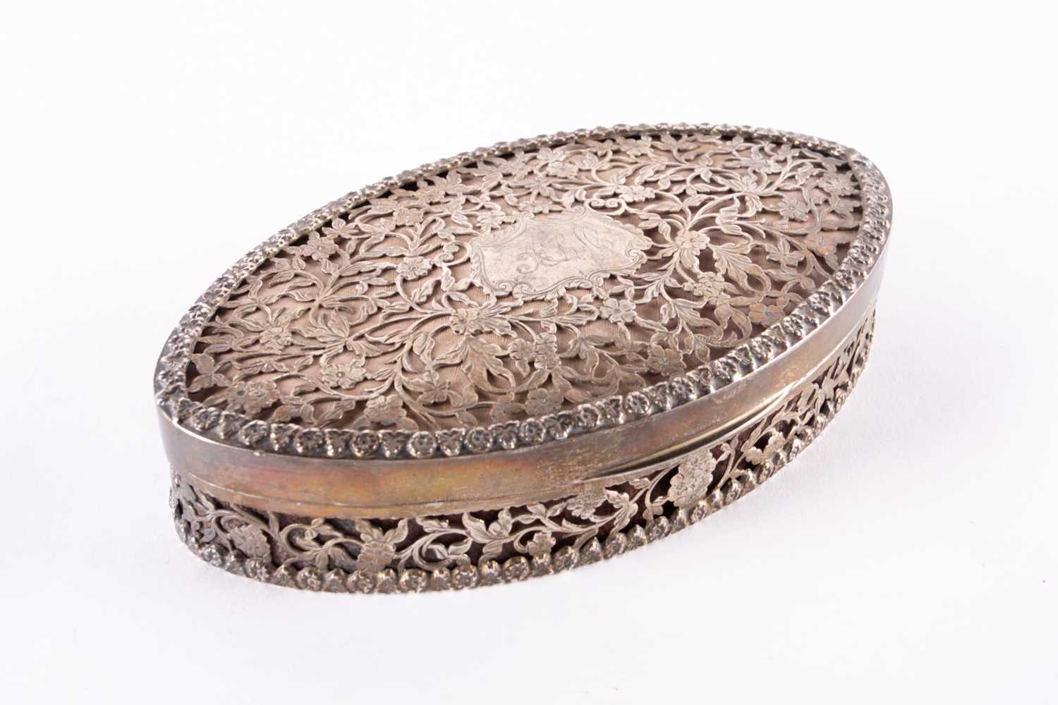 Lot 817 - A George V silver lozenge-shaped jewellery
