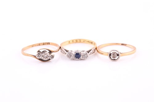 Lot 504 - An Edwardian single stone diamond ring. the...