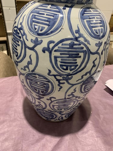 Lot 112 - A large Chinese blue and white porcelain ovoid...