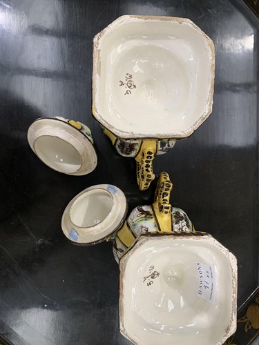 Lot 91 - A collection of Italian decorative ceramics to...