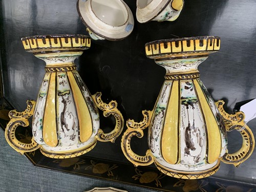 Lot 91 - A collection of Italian decorative ceramics to...