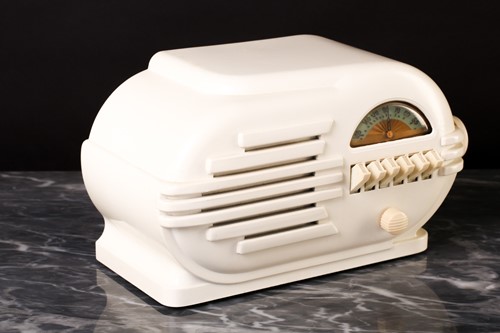 Lot 237 - A vintage Belmont 'The Rabbit' bakelite radio,...