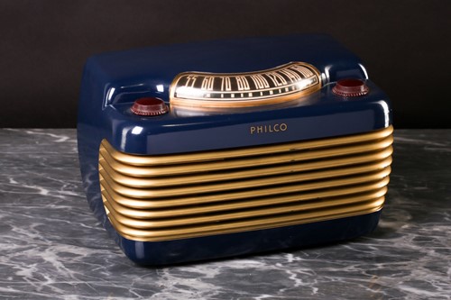 Lot 250 - A Philco 'Hippo' vintage radio, model 46 420,...