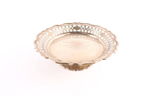 Lot 755 - A George V silver pedestal comport, Sheffield...