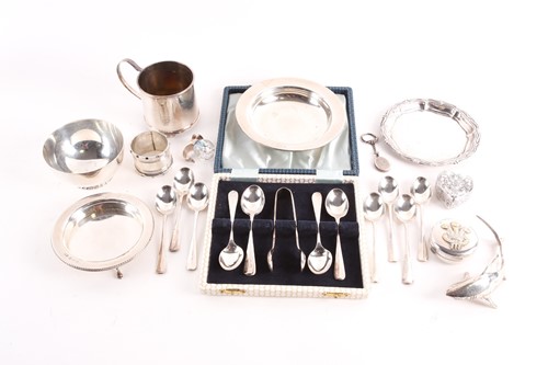 Lot 816 - A cased set of coffee spoons, together with...