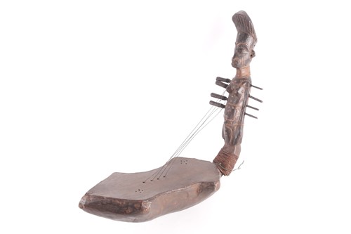 Lot 184 - A Mangbetu bow harp, Adungu, 20th century, the...