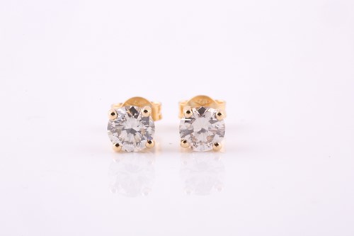 Lot 546 - A pair of diamond earstuds Each brilliant-cut...