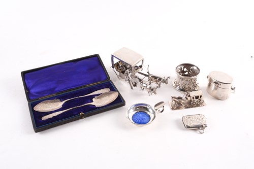 Lot 842 - A mixed group of small silver items, to...