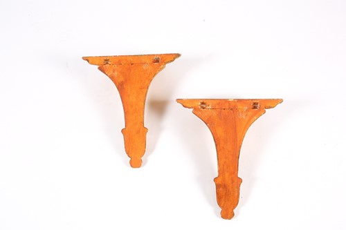 Lot 259 - A pair of giltwood wall brackets of classical...