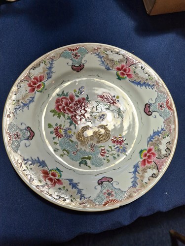 Lot 152 - A pair of Chinese famille rose octagonal...