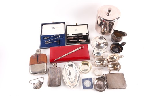 Lot 846 - A quantity of assorted silver, to include a...