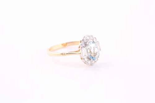 Lot 359 - An aquamarine and diamond cluster ring, the 8...