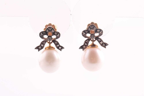 Lot 456 - A pair of modern freshwater pearl and diamond...