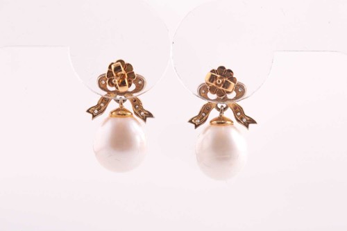 Lot 456 - A pair of modern freshwater pearl and diamond...