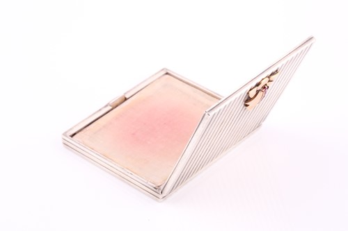 Lot 324 - A French Art Deco Cartier style compact; of...