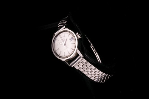 Lot 413 - A ladies 22mm Omega automatic Geneve stainless...