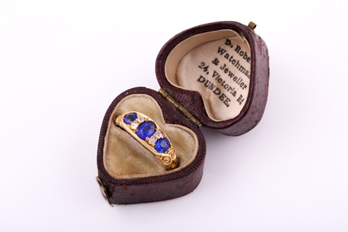 Lot 181 - A Victorian, 18ct yellow gold oval and round...